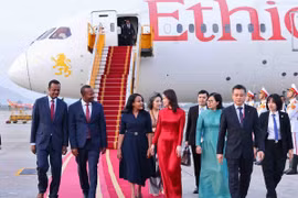 Lễ đón Thủ tướng nước Cộng hòa Dân chủ Liên bang Ethiopia Abiy Ahmed Ali và Phu nhân tại Sân bay quốc tế Nội Bài. (Ảnh: Minh Đức/TTXVN)