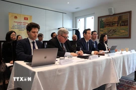 Các đại biểu tham dự hội thảo tại Phái đoàn thường trực Việt Nam tại Geneva. (Ảnh: Ngọc Ánh/TTXVN)