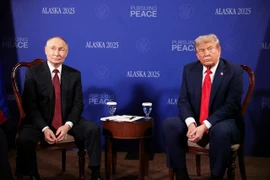 Tổng thống Mỹ Donald Trump và người đồng cấp Nga Vladimir Putin tại phòng họp ở bang Alaska (Mỹ). (Nguồn: Reuters)