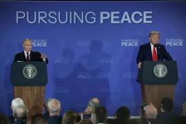 Tổng thống Trump và Tổng thống Putin họp báo sau cuộc hội đàm tại Alaska. (Nguồn: Reuters)