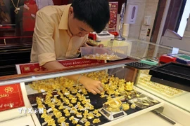 Vàng bày bán tại công ty vàng Bảo Tín Minh Châu. (Ảnh: Trần Việt/TTXVN)