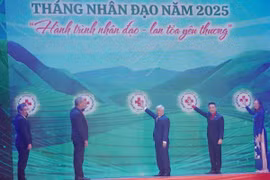 Các đại biểu tham gia nghi thức phát động chương trình. (Ảnh: Thu Hương/TTXVN)
