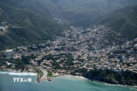 Một khu dân cư tại Maiquetia, Venezuela ngày 1/12/2025. (Ảnh: THX/TTXVN)