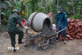 Lực lượng quân đội tham gia quyết tâm, khẩn trương theo đúng tinh thần 'Chiến dịch Quang Trung.' (Ảnh: Mai Trang/TTXVN)