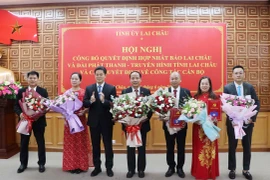 Ban lãnh đạo Báo Lai Châu sau khi hợp nhất. (Ảnh: Nguyễn Oanh/TTXVN)