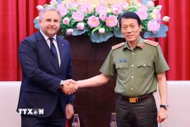 Đại tướng Lương Tam Quang, Bộ trưởng Bộ Công an tiếp ông Daniele Tavano, Phó Chủ tịch cấp cao Tập đoàn Leonardo S.p.A (Italy). (Ảnh: Phạm Kiên/TTXVN)
