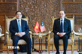 Thủ tướng Phạm Minh Chính hội đàm hẹp với Thủ tướng Malaysia Anwar Ibrahim. (Ảnh: Dương Giang/TTXVN)