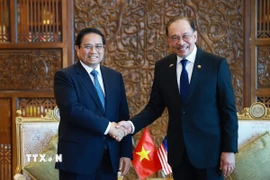Thủ tướng Phạm Minh Chính hội đàm hẹp với Thủ tướng Malaysia Anwar Ibrahim. (Ảnh: Dương Giang/TTXVN)