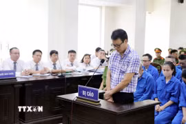 Bị cáo Đồng Xuân Thụ, cựu Tổng biên tập Tạp chí Môi trường và Đô thị Việt Nam tại phiên xét xử. (Ảnh: Thế Duyệt/TTXVN)