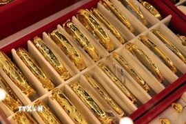 Vàng trang sức bày bán tại một cửa hàng. (Ảnh: TTXVN)