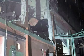 Tòa nhà bị phá hủy sau vụ tấn công bằng tên lửa của Ấn Độ tại Muzaffarabad thuộc khu vực Kashmir do Pakistan quản lý, ngày 7/5/2025. (Ảnh: THX/TTXVN)