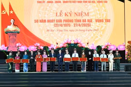 Tri ân các đại biểu lão thành cách mạng, cán bộ tiền khởi nghĩa, Mẹ Việt Nam Anh hùng, Anh hùng lực lượng Vũ trang Nhân dân. (Ảnh: Huỳnh Sơn/TTXVN)