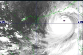 Vị trí tâm bão số 9 lúc 16 giờ ngày 23/9. (Ảnh: TTXVN phát)