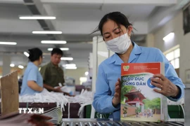 Sách giáo khoa do Nhà xuất bản Giáo dục Việt Nam phát hành. (Ảnh: Thanh Tùng/TTXVN)