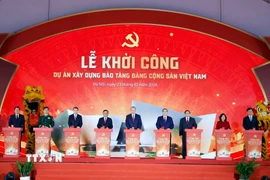 Tổng Bí thư Tô Lâm, Thủ tướng Phạm Minh Chính và các lãnh đạo, nguyên lãnh đạo Đảng, Nhà nước thực hiện nghi thức khởi công dự án xây dựng Bảo tàng Đảng Cộng sản Việt Nam. (Ảnh: Thống Nhất/TTXVN)