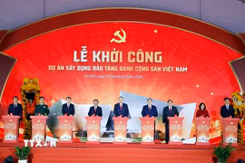 Tổng Bí thư Tô Lâm, Thủ tướng Phạm Minh Chính và các lãnh đạo, nguyên lãnh đạo Đảng, Nhà nước thực hiện nghi thức khởi công dự án xây dựng Bảo tàng Đảng Cộng sản Việt Nam. (Ảnh: Thống Nhất/TTXVN)
