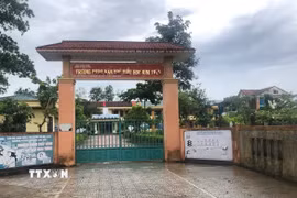 Trường Phổ thông dân tộc bán trú Tiểu học Kim Thủy, nơi xảy ra vụ ngộ độc thực phẩm. (Ảnh: TTXVN phát)
