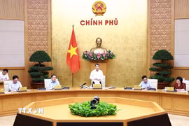 Thủ tướng Chính phủ Lê Minh Hưng chủ trì họp Thường trực Chính phủ và Thường trực Đảng ủy Chính phủ. (Ảnh: Dương Giang/TTXVN)