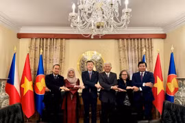 Đại sứ, Trưởng cơ quan đại diện ngoại giao 6 nước thành viên ACP, gồm Việt Nam, Thái Lan, Malaysia, Myanmar, Indonesia và Philippines. (Ảnh: TTXVN phát)