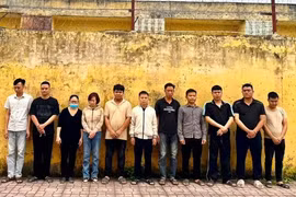 Các đối tượng tại cơ quan công an. (Nguồn: Công an tỉnh Hưng Yên)