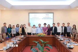 Các đại biểu chụp ảnh lưu niệm sau buổi tiếp. (Ảnh: An Đăng/TTXVN)