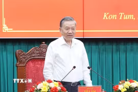 Tổng Bí thư Tô Lâm phát biểu tại buổi làm việc với Ban Thường vụ Tỉnh ủy Kon Tum và Thường trực Tỉnh ủy Quảng Ngãi. (Ảnh: Thống Nhất/TTXVN)
