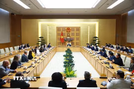 Thủ tướng Phạm Minh Chính với lãnh đạo các Trường Đại học của Hoa Kỳ sang Việt Nam dự Chương trình Hợp tác Học thuật Quốc tế (IAPP). (Ảnh: Dương Giang/TTXVN)
