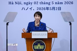 Thủ tướng Nhật Bản Takaichi Sanae phát biểu chính sách tại Đại học Quốc gia Hà Nội. (Ảnh: Dương Giang/TTXVN)