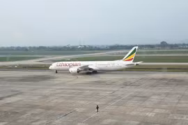 Tàu bay Boeing 787 Dreamliner của Ethiopian Airlines hạ cánh tại sân bay Nội Bài ngày 8/4. (Nguồn: Ethiopian Airlines)