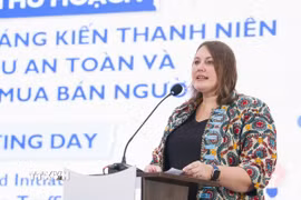 Bà Kendra Rinas, Trưởng Phái đoàn IOM tại Việt Nam phát biểu tại sự kiện. (Ảnh: TTXVN phát)