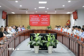 Đoàn đại biểu cấp cao Hội đồng Liên bang Quốc hội Liên bang Nga thăm, làm việc với Đại học Cần Thơ ngày 30/11. (Ảnh: Thanh Liêm/TTXVN)