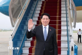 Chủ tịch nước Lương Cường lên đường tham dự Lễ kỷ niệm 80 năm Chiến thắng phátxít của nhân dân thế giới và làm việc tại Trung Quốc. (Ảnh: Lâm Khánh/TTXVN)