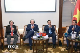 Thủ tướng Phạm Minh Chính và Bí thư thứ Nhất, Chủ tịch Cuba Miguel Díaz-Canel Bermúdez gặp gỡ doanh nghiệp hai nước. (Ảnh: Dương Giang/TTXVN)