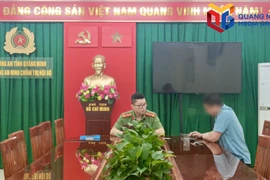 Cơ quan Công an làm việc với trường hợp vi phạm. (Nguồn: Báo Quảng Ninh)
