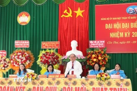 Đoàn Chủ tịch điều hành đại hội. (Ảnh: Ngọc Thiện/TTXVN)