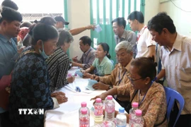Chương trình thu hút khoảng 600 người dân đến đăng ký thăm sức khỏe. (Ảnh: Huỳnh Thảo/TTXVN)