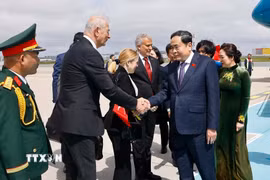 Chủ tịch Quốc hội Trần Thanh Mẫn và Phu nhân cùng đoàn đại biểu cấp cao Việt Nam đến thành phố Istanbul. (Ảnh: Doãn Tấn/TTXVN)