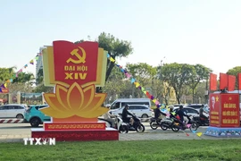 Các khu vực công cộng ở thành phố Đà Nẵng được trang hoàng các cụm panô chào mừng Đại hội đại biểu toàn quốc lần thứ XIV của Đảng. (Ảnh: Trần Lê Lâm/TTXVN)
