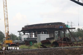 Các hạng mục đang được thi công tại Dự án thành phần 2 cao tốc Cao Lãnh-An Hữu, giai đoạn 1. (Ảnh: Đức Tâm/TTXVN)