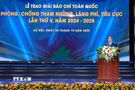 Thủ tướng Phạm Minh Chính phát biểu tại Lễ trao Giải Báo chí toàn quốc phòng, chống tham nhũng, lãng phí, tiêu cực lần thứ 5, năm 2024-2025. (Ảnh: Dương Giang/TTXVN)