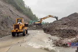 Quảng Ngãi: Đèo Lò Xo tiếp tục sạt lở nhiều đoạn, nguy cơ chia cắt