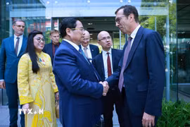 Thủ tướng Phạm Minh Chính thăm Tổng Công ty Đường sắt Pháp. (Ảnh: Dương Giang/TTXVN)