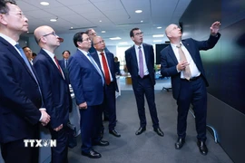 Thủ tướng Phạm Minh Chính thăm Tổng Công ty Đường sắt Pháp. (Ảnh: Dương Giang/TTXVN)