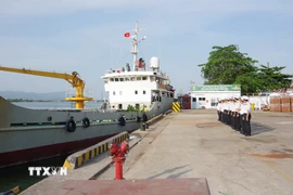 Đoàn công tác xuất phát đi thăm, tặng quà đặc khu Trường Sa. (Ảnh: TTXVN phát)