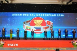 Các đại biểu thực hiện nghi lễ bế mạc. (Ảnh: Khánh Hòa/TTXVN)