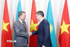 Tổng Bí thư Tô Lâm hội kiến Thủ tướng Kazakhstan Olzhas Bektenov. (Ảnh: Thống Nhất/TTXVN)