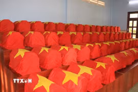 Hài cốt liệt sỹ quân tình nguyện Việt Nam hy sinh ở chiến trường Campuchia được Đội K91 tìm kiếm, cất bốc và đưa về tỉnh Đồng Tháp. (Ảnh: TTXVN phát)