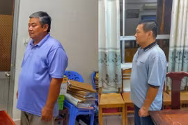 Hai bị can Nguyễn Thanh Phú và Đoàn Đỗ Thiện Vương khi bị bắt. (Ảnh: TTXVN phát)