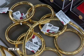 Vàng trang sức bày bán tại cửa hàng của Tập đoàn Vàng bạc Đá quý Doji. (Ảnh: Trần Việt/TTXVN)