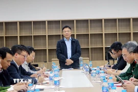 Phó Thủ tướng Lê Thành Long kết luận buổi làm việc. (Ảnh: Nguyễn Chinh/TTXVN)